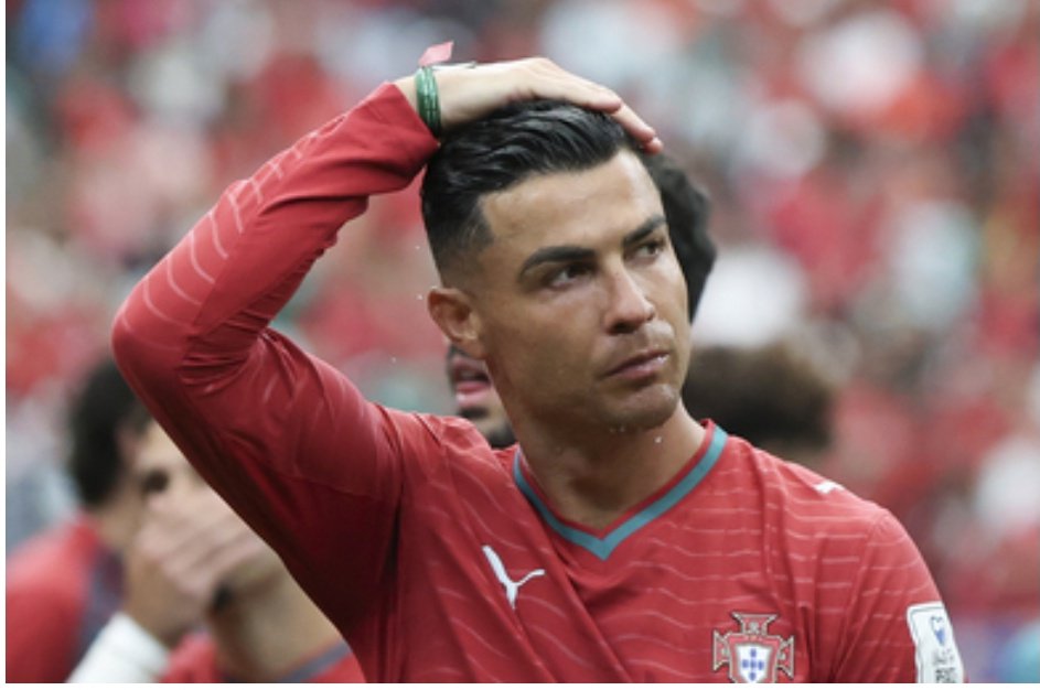 Savih40's tweet photo. Un match à oublier pour CR7.

Au terme d'une rencontre assez fermée, le Portugal a raté son entame face à la République Démocratique du Congo (1-1) ce mercredi, lors de la 1ère journée du groupe K de la Coupe du monde. Ronaldo, attendu, n'a pas réussi à se mettre en évidence.

Au lendemain de la masterclass réalisée par Messi, auteur d'un triplé avec l'Argentine face à l'Algérie (3-0), Ronaldo n'a pas réussi à faire gagner le Portugal contre la République Démocratique du Congo (1-1) ce mercredi, lors de la 1ère journée du groupe K de la Coupe du monde.

Les hommes de Roberto Martinez ont pourtant pris les devants dès les premières minutes grâce à João Neves, mais ils ont ronronné par la suite, et ils se sont logiquement fait punir par de vaillants Léopards.
#Panamá #panamaendirecto #WorldCupSpare #coupedumonde