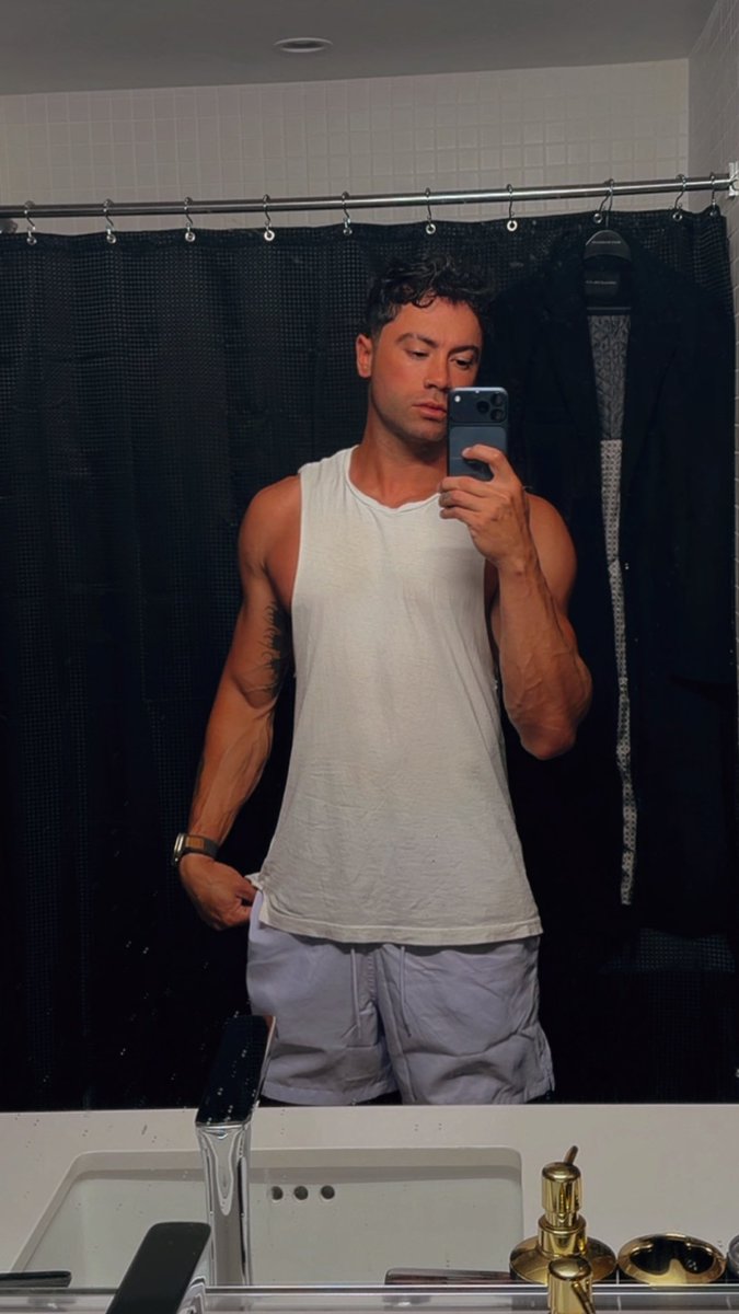 MickeyLacoste's tweet photo. I’d rather call this app Twitter https://t.co/p8Qes719LN