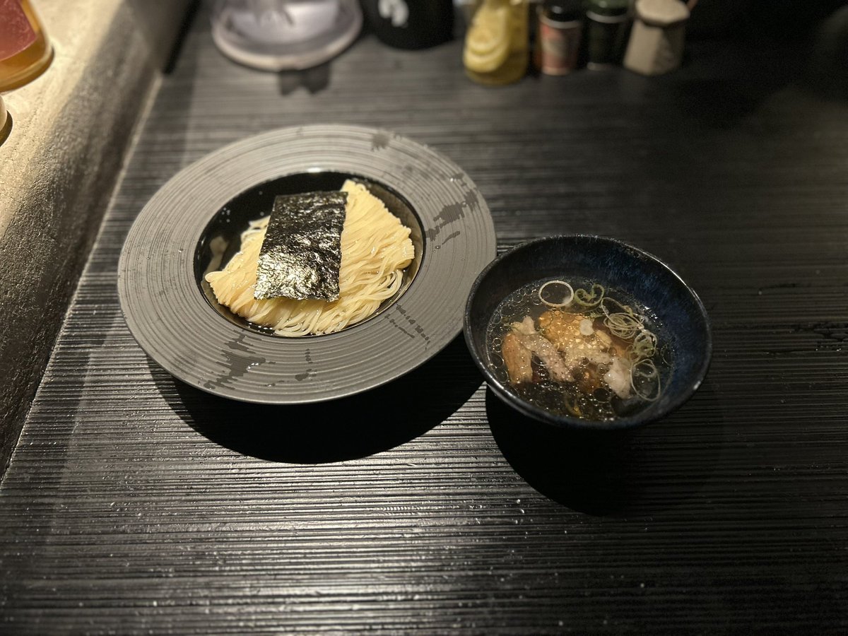 chukichi7's tweet photo. 中央区 TSUKEMEN ICHI さんで昆布水つけ麺٩(๑^o^๑)۶

昆布水に浸かった麺も見た目あっさりなつけ汁も意外とパンチがあってウマ＆ウマでした♪

今日もとっても幸せ全てに大感謝です🎶 https://t.co/RJHMEgt5NJ