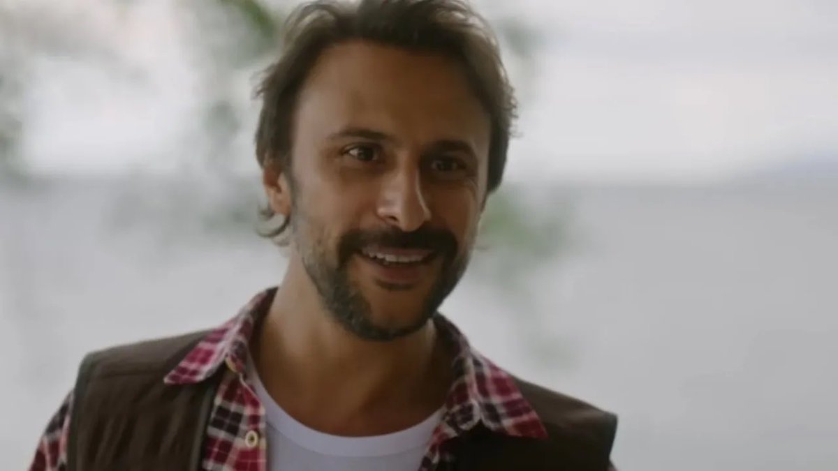 MuzikveTV's tweet photo. Taşacak Bu Deniz’de Gezep karakterlerine hayat veren Onur Dilber, diziden ayrılmış ve belli ki kendi isteği dışında olmuş bu ayrılık. Ben asla kabul etmiyorum bu kararı. https://t.co/QiPzmY0YlJ