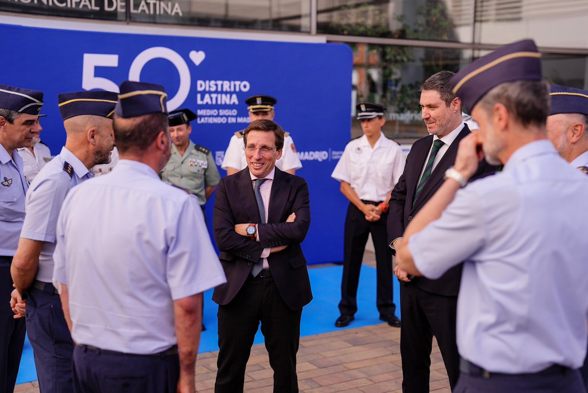 AlmeidaPP_'s tweet photo. Latina es un distrito con profundo carácter y personalidad. Un lugar construido por generaciones de vecinos que hicieron de la convivencia, el esfuerzo y la superación sus señas de identidad.

Celebramos el 50º aniversario de la constitución del distrito reconociendo a vecinos y asociaciones que, con sus reivindicaciones, han ayudado a hacer de Latina una de las mejores versiones de Madrid.