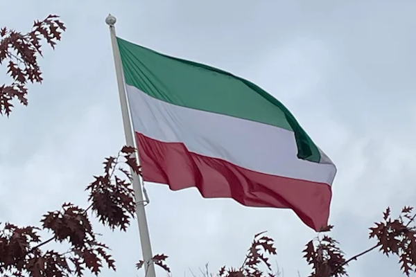 amakar's tweet photo. If the Iranian opposition still has any wits left to its addled brains, it should adopt the Hungarian flag reversed 🇭🇺 as its own instead of the old royalist Shir o Khorshid (Lion &amp; Sun) flag, just for the sake of its legitimacy.
(Or the Westphalian flag, sourced from Reddit.) https://t.co/l7GgIgcA0f