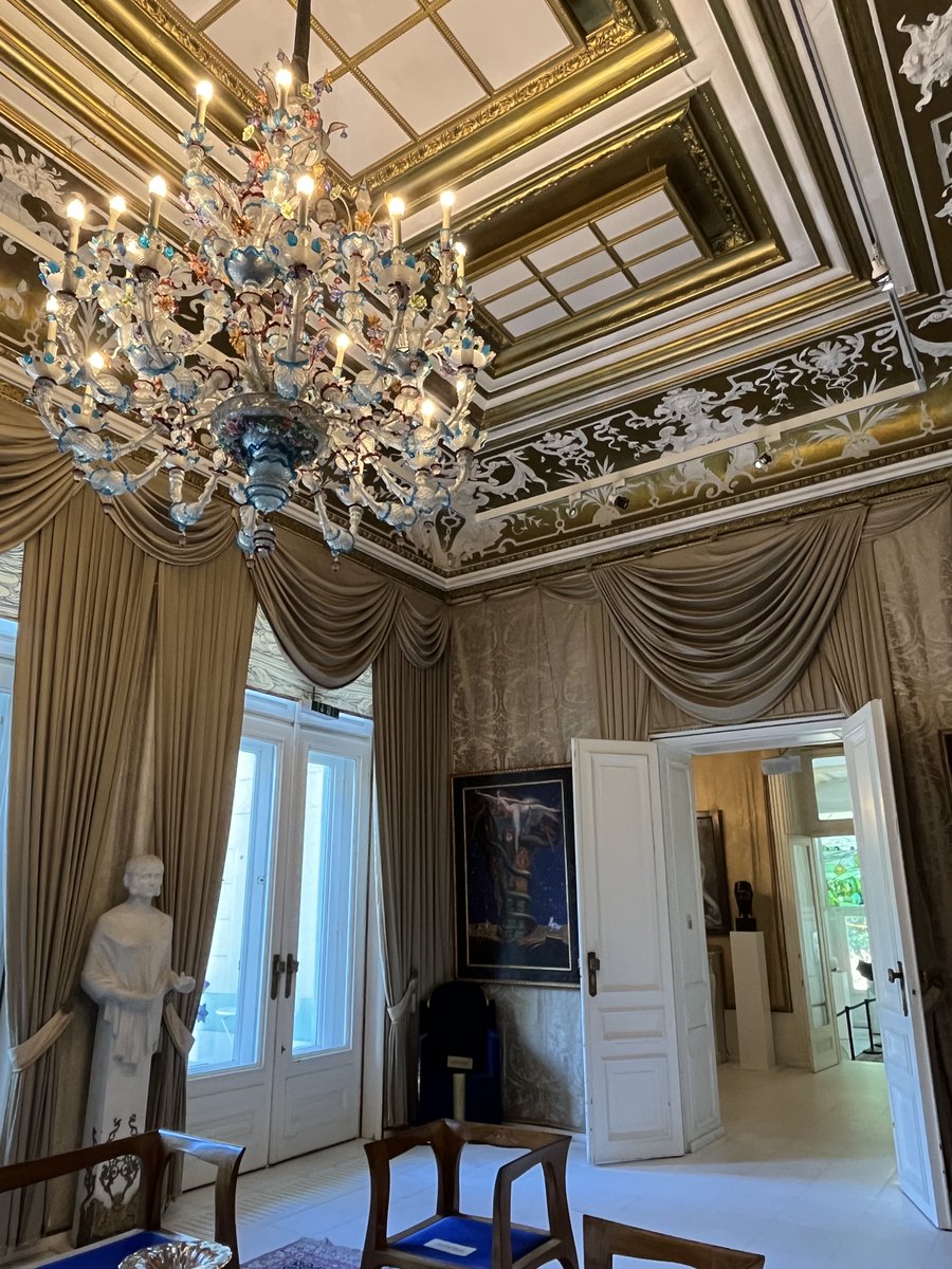 ViennaLife2's tweet photo. 2026年5月23日。🇦🇹
友人とエルンスト・フックス美術館へ。元々オットー・ワーグナーが1888年に建てた別荘。ほぼ廃墟だった建物を1972年にフックス氏が購入し改造。

Das Museum war ursprünglich eine Villa, die Otto Wagner erbaut hat.

Il a acheté la villa et l'a rénovée en 1972. https://t.co/52Mgc6tBJG