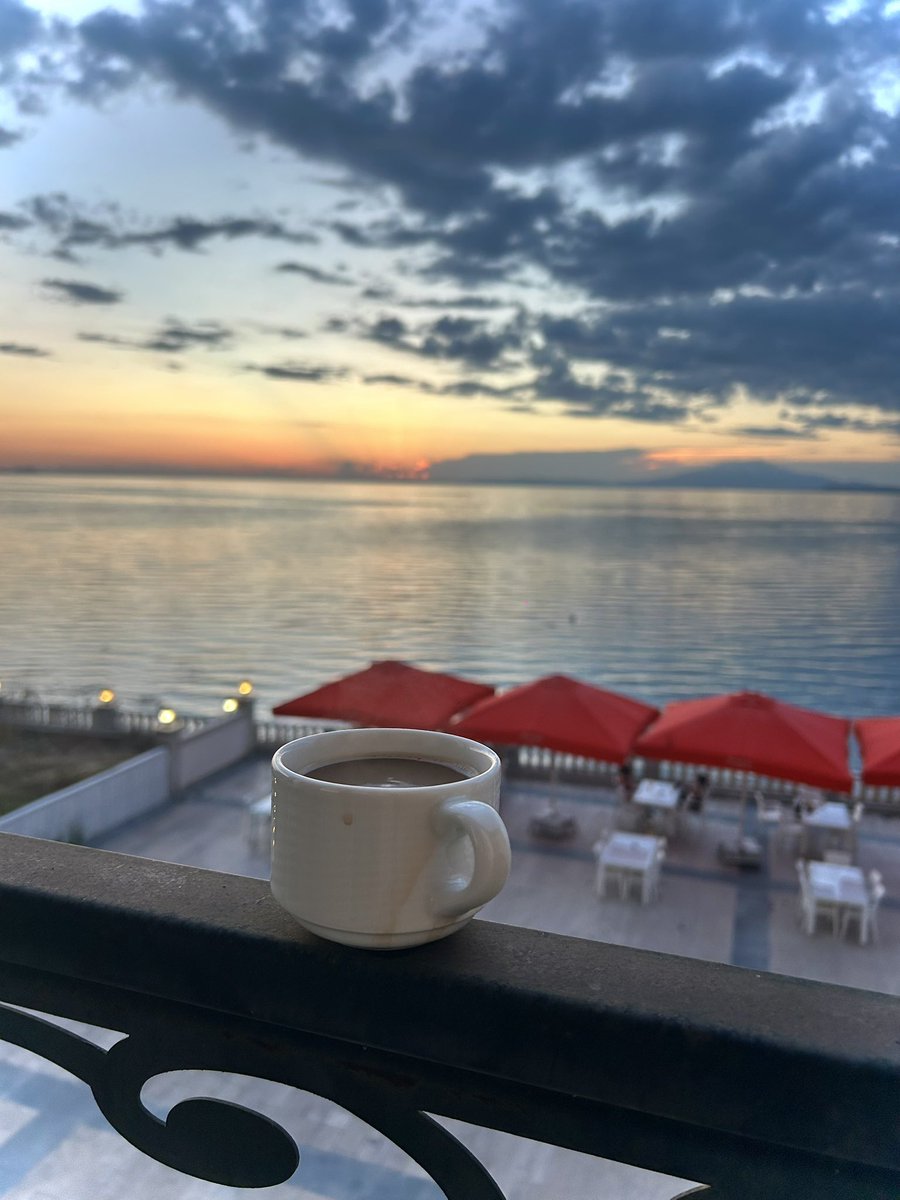 thecamping01's tweet photo. Akşam 8’den sonra zamanın hızlandığını düşünen bir tek ben miyim .. ☕️ https://t.co/wz6JA5T87i