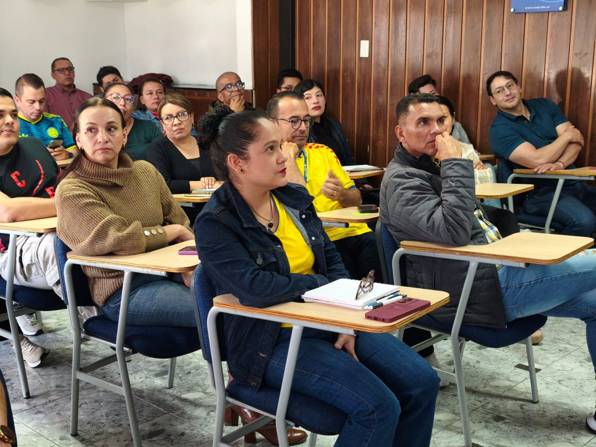 ESAPOficial's tweet photo. #AEstaHora en Tunja, la Territorial Boyacá y Casanare da inicio al Encuentro #TerritorioYMéritoEnConexión, un espacio para fortalecer la articulación institucional y el empleo público en nuestro territorio. 💙
#ESAP #Tunja #TerritorialBoyacáCasanare https://t.co/dDTmMygHN1