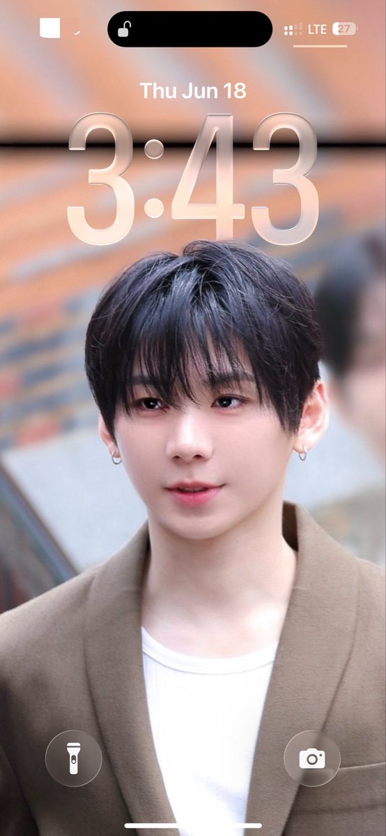 Mizzzy29's tweet photo. GUYYYYSSSS👋👋👋

LET’S START A THREAD SHOWING OUR WALLPAPERS OF #HAN #PARKHANDsome 

I WANT TO NOMINATE @hanivyen @ProfKei_ahof @hanicloude  HIHIHI https://t.co/3WiPsXwdrz