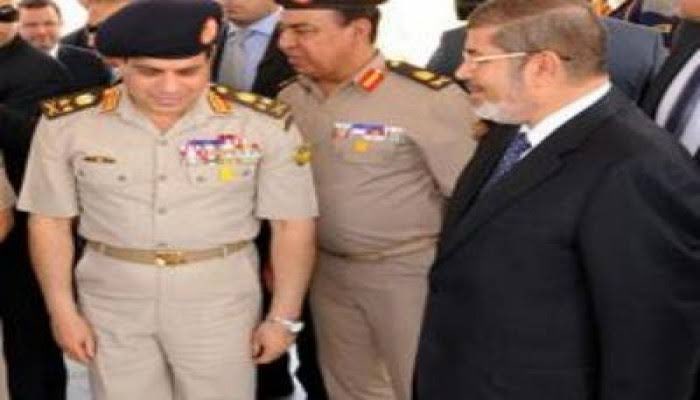 ahmedatwan66's tweet photo. ✍️في مثل هذا اليوم منذ 7 أعوام
قتلوا الرئيس الشهيد -باذن ربه- #محمد_مرسي 
📌قتله قادة الانقلاب العسكري
بعد عام من توليه المسئولية
♦️قتلوه بخطفه وسجنه ظلماً وزوراً 
♦️قتلوه بعدم السماح بزيارته وعلاجه
♦️قتلوه بعدم توفير محاكمة عادلة
✍️وكانت آخر كلماته للقاضي في قاعة المحكمة، من خلف قفص زجاجي :
⭕️“حتى الآن لا أرى ما يجري في المحكمة، لا أرى المحامي ولا الإعلام ولا المحكمة، وحتى المحامي المنتدب من المحكمة لن تكون لديه معلومات كافية للدفاع عني.”
⭕️وخاطب القاضي : “كنت طلبت من المحكمة جلسة سرية، والمحكمة رفضت. خلاص، هذا قرار المحكمة، ولكن الأسرار لن أبوح بها حتى مماتي حرصًا على أمن البلد وسيادتها.”

⭕️ثم ردد بيت الشعر الخالد:
بلادي وإن جارت عليَّ عزيزةٌ
وأهلي وإن ضنّوا عليَّ كرامُ

⭕️وبعد لحظات، سقط الرئيس الشهيد داخل القفص، وتركوه بلا إسعاف أو رعاية، نحو عشرين دقيقة حتى فاضت روحه إلى بارئها، تشكو إليه ظلم المنقلبين المجرمين وظلمهم.
♦️اللهم اغفر له وارحمه وانتقم له🤲