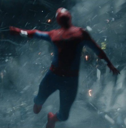 LEZB0B0MB's tweet photo. small detail but he has his webshooters here. does that mean he loses the organic webbing before the third act? cause i seriously doubt the hulk fight happens at the beginning of the movie https://t.co/EmVn4MkyBb