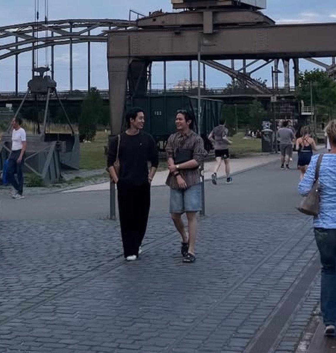 valcrazyforWE's tweet photo. ALWAYS TOGETHER 😫😳
no wonder why foreigners thought they were a couple 

#WilliamEst https://t.co/O1OURpSA4l