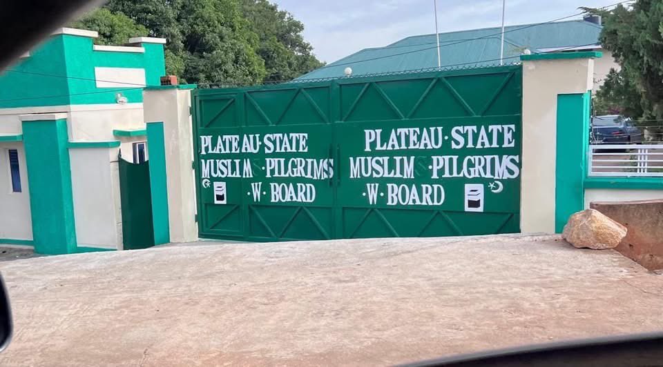 HenryHoomen2's tweet photo. our former Presidential lodge was donated by Mutfwang to the Muslim pilgrim board https://t.co/ahvbuxfe1o