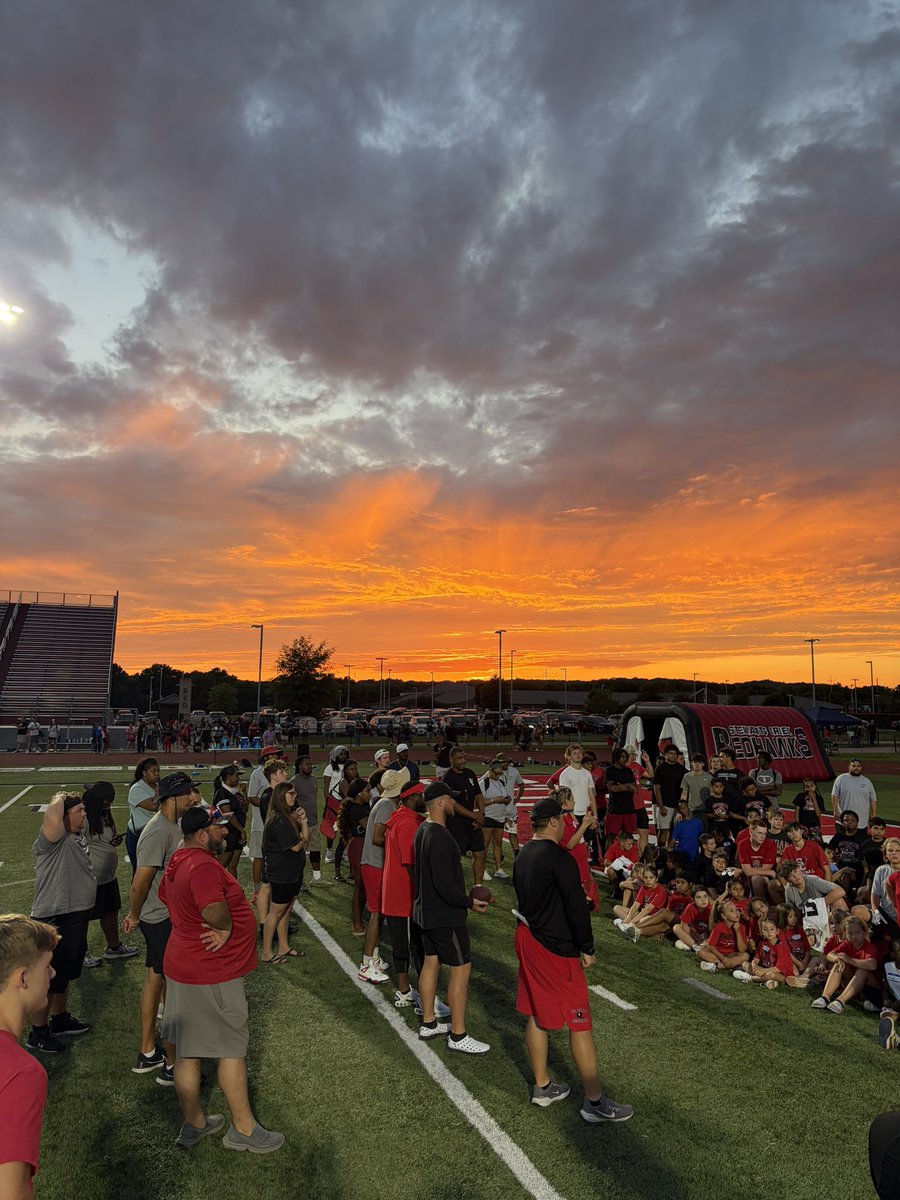rc_davis6's tweet photo. Yesterday was bigger than football. Had a great time volunteering at Stewart’s Creek Youth Camp and getting to work with the next generation. @StewartsCreekFB 

@reesesteven2 
@Rbcoachdgraham @CoachBWaite  @coachpt91 @QBC_Nashville https://t.co/t9guoFUSpe