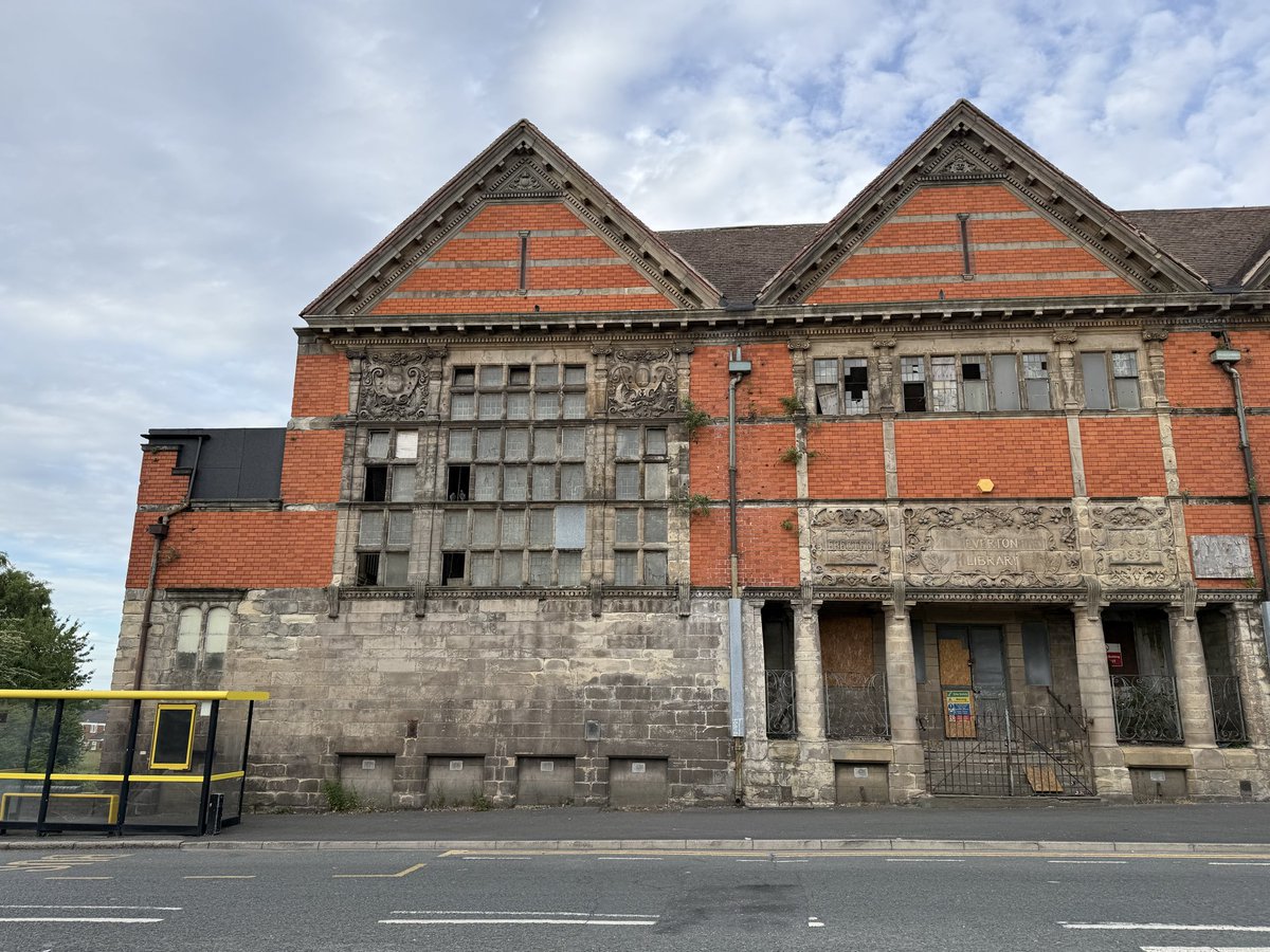 GarySkinley's tweet photo. Hi @snellyradio &amp; @bbcmerseyside, thanks for reading my question out today to @liamrobinson24 about the state of disrepair that @lpoolcouncil have let the old Everton Library get into. I wasn’t filled with confidence by Liams response though 👎 https://t.co/oPOfFtUf3w