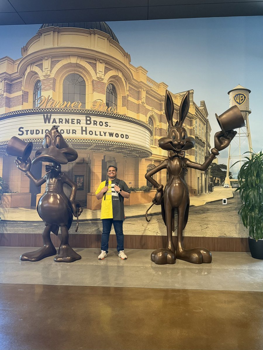 hewittyull's tweet photo. Warner Studios Tour photo dump. 

It is a shame that all the cartoons and animations are put to the side but it was a really fun experience of how movies are made! 

Merch was effin worth it!

#warnerbrosstudios #losangeles #looneytunes #warner https://t.co/25y3Q4AUf9