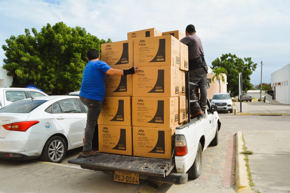 Salud_StaElena's tweet photo. ✅ Con una inversión de más de $45mil dólares, @Salud_Ec a través de la compra centralizada de medicamentos, distribuyó 379.321 unidades de fármacos e insumos médicos escenciales para la operatividad de los 36 establecimientos y hospitales de la Península. https://t.co/2efaYrXAeP