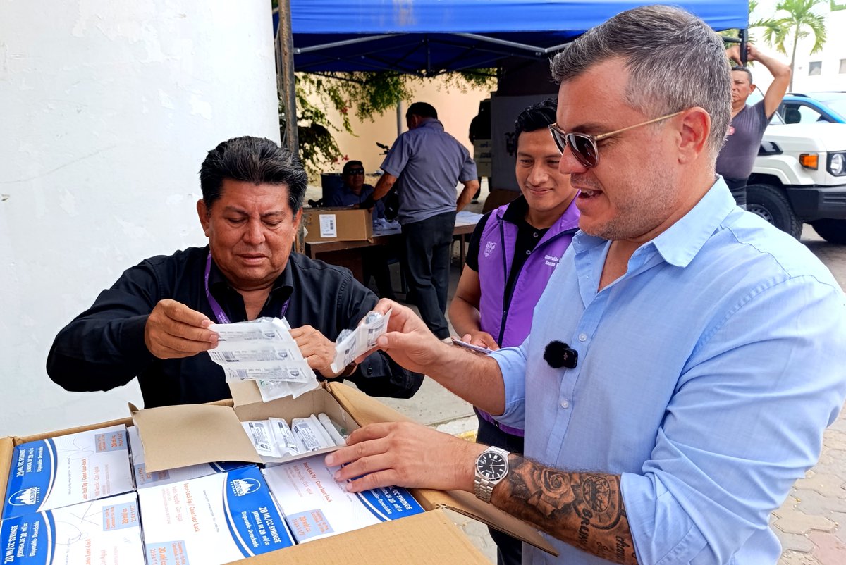 Salud_StaElena's tweet photo. ✅ Con una inversión de más de $45mil dólares, @Salud_Ec a través de la compra centralizada de medicamentos, distribuyó 379.321 unidades de fármacos e insumos médicos escenciales para la operatividad de los 36 establecimientos y hospitales de la Península. https://t.co/2efaYrXAeP