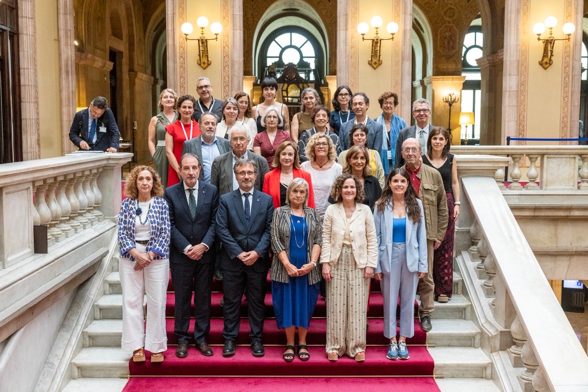 llenguacatalana's tweet photo. El @parlamentcat ha reconegut avui l’@iec com a Acadèmia Nacional. Un reconeixement històric per a la institució que des de 1907 vetlla per la llengua i la cultura catalanes. https://t.co/i5DRKbitn6