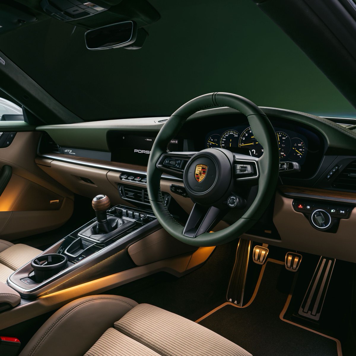 AutoExpress's tweet photo. A very British Porsche! Say good day to the 911 GT3 Earls Court 51 Edition...>> https://t.co/v0h2wobtJ6 https://t.co/K3XJkaTBh8