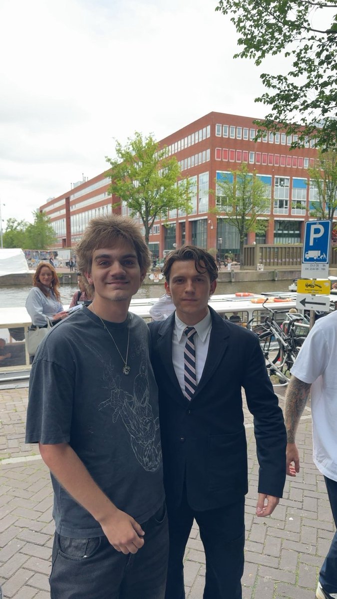Bonosj06's tweet photo. I still can’t believe today was real. #tomholland #zendaya #spiderman #spidermanbrandnewday #brandnewday #amsterdam https://t.co/iEPH1odk5x