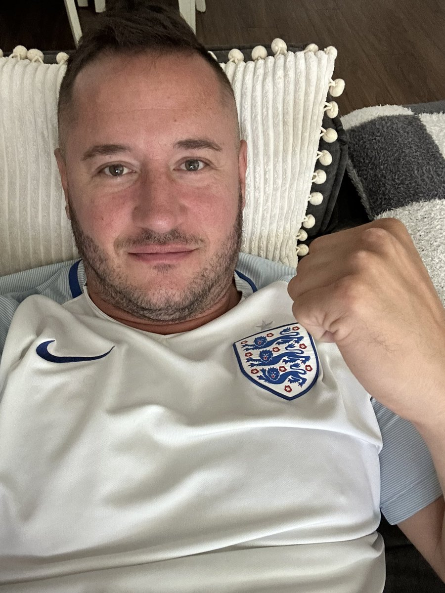 DannyMountain10's tweet photo. LETS GOOOOOO ENGLAND 🏴󠁧󠁢󠁥󠁮󠁧󠁿⚽️🏴󠁧󠁢󠁥󠁮󠁧󠁿⚽️🏆 https://t.co/BJQ9O0qZm4
