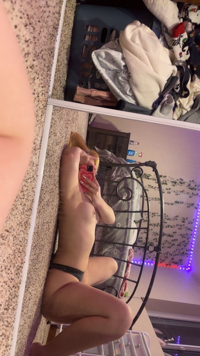 Reindeers2025's tweet photo. Go sub for free you won’t wanna miss out 😉🔗 https://t.co/0ruW5Sb0ip https://t.co/5gkqE8zi2b