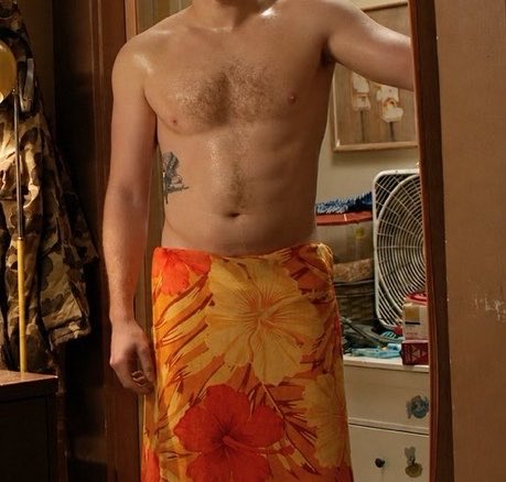 AMERlCANREQUlEM's tweet photo. body so iconic you don’t even need the face to recognize him https://t.co/2WAmKIyBnT