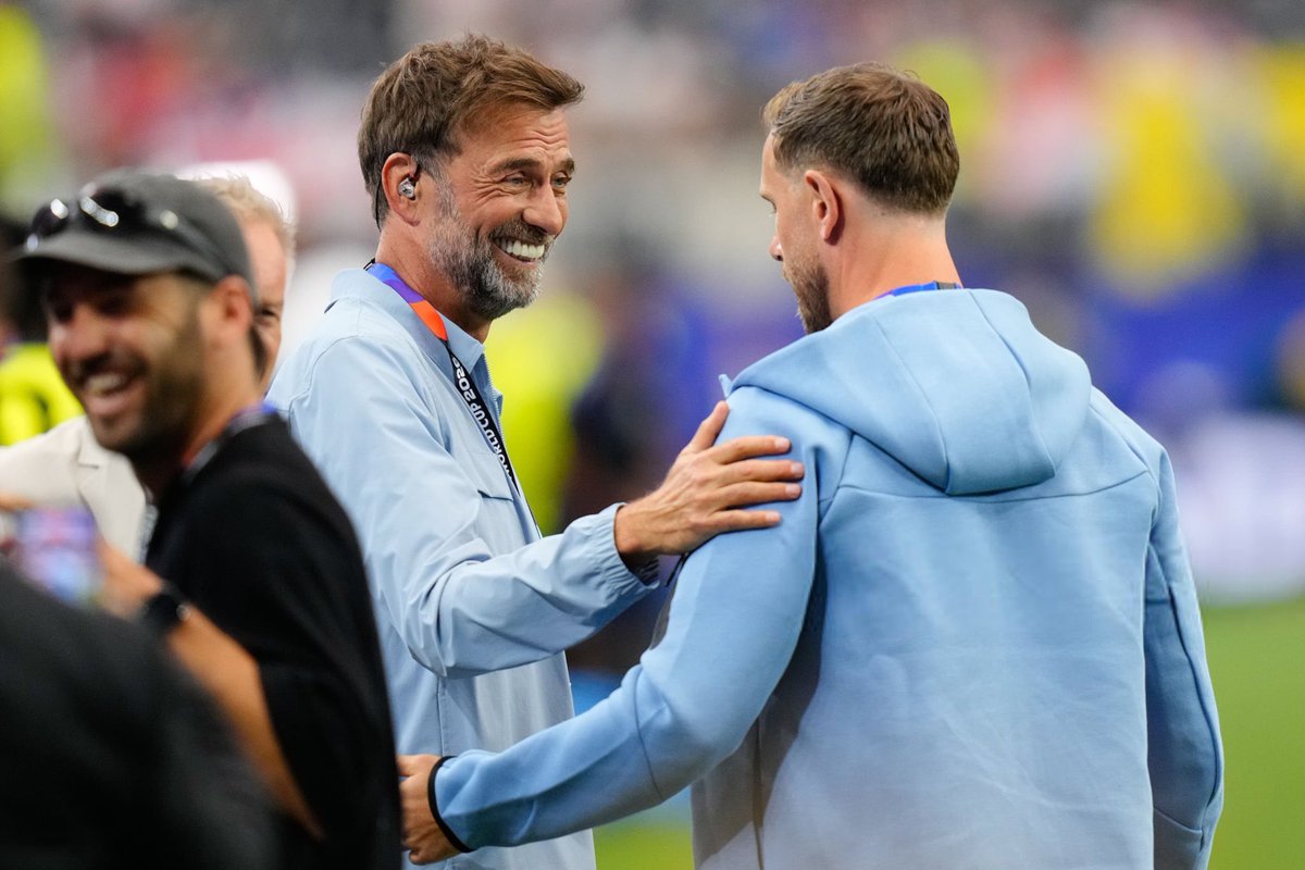 AnfieldSector's tweet photo. Jurgen Klopp &amp; Jordan Henderson ❤️ https://t.co/miQDwZKsKP