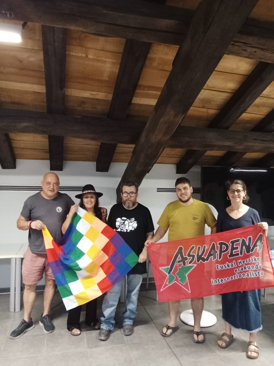 AskapenaA's tweet photo. Eskerrik asko atzo hurbildu zineten guztioi. 

#GerraInperialistariHerriokBorroka
#EutsiBolivia https://t.co/m2ELHjiygP