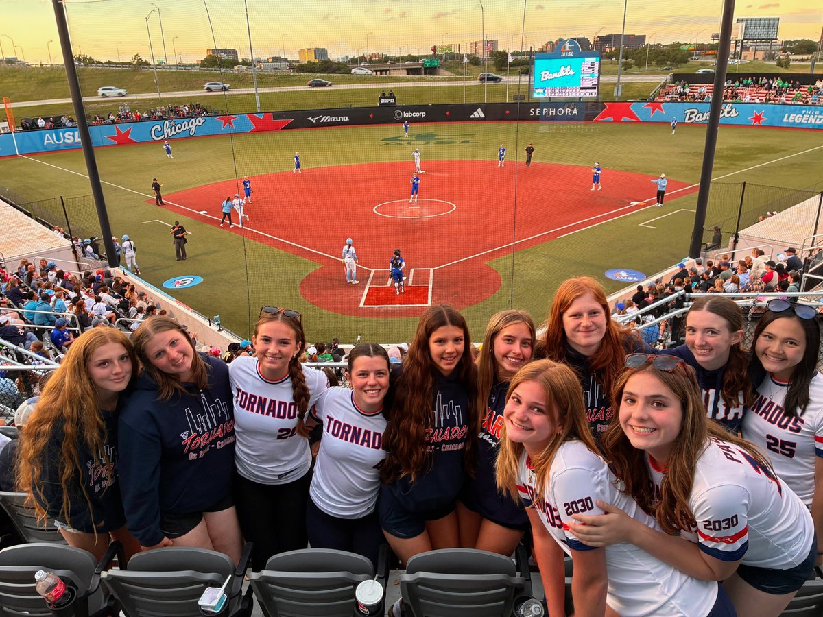 evesummy2029's tweet photo. Yesterday my team and I went to the AUSL, Bandits vs Spark game today. It was so fun to see such a close and exciting game. We also got to meet Maya Johnson and she signed our hands!! https://t.co/noaoUTWl1T