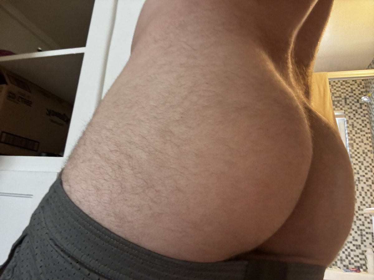 meatheadsaiyan's tweet photo. How's my leg day pump bro? https://t.co/5bQ3cYxENS