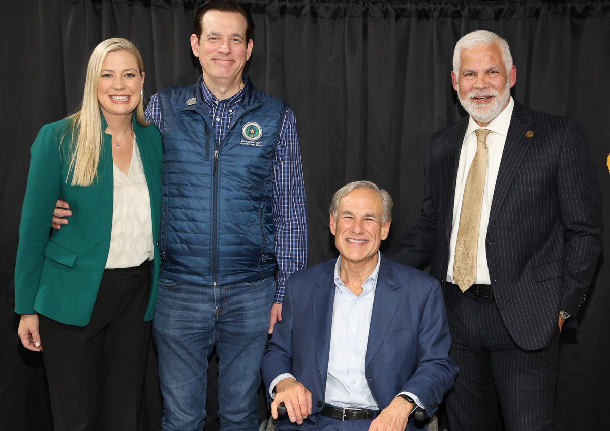 jhartsteinmann's tweet photo. Congratulations to @LigonForTexas on being sworn in to the Texas Senate! Texas is gaining a strong conservative fighter who will be a powerful voice for our communities and our values. Looking forward to working alongside you to keep Texas the strongest state in the nation 🇺🇸 https://t.co/xtGPxgl9eC