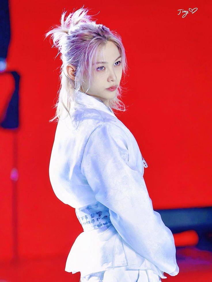 lixxkari's tweet photo. I've seen so many stupid posts of people trying to shade Felix over the number of likes on his Instagram, meanwhile he has just been chosen as the face of Hanbok Wave, he is busy and booked, but what matters to his haters is "hE dOesn'T hAvE muCh LikEs" 😂😂😂😂 https://t.co/IW9ovLh51p