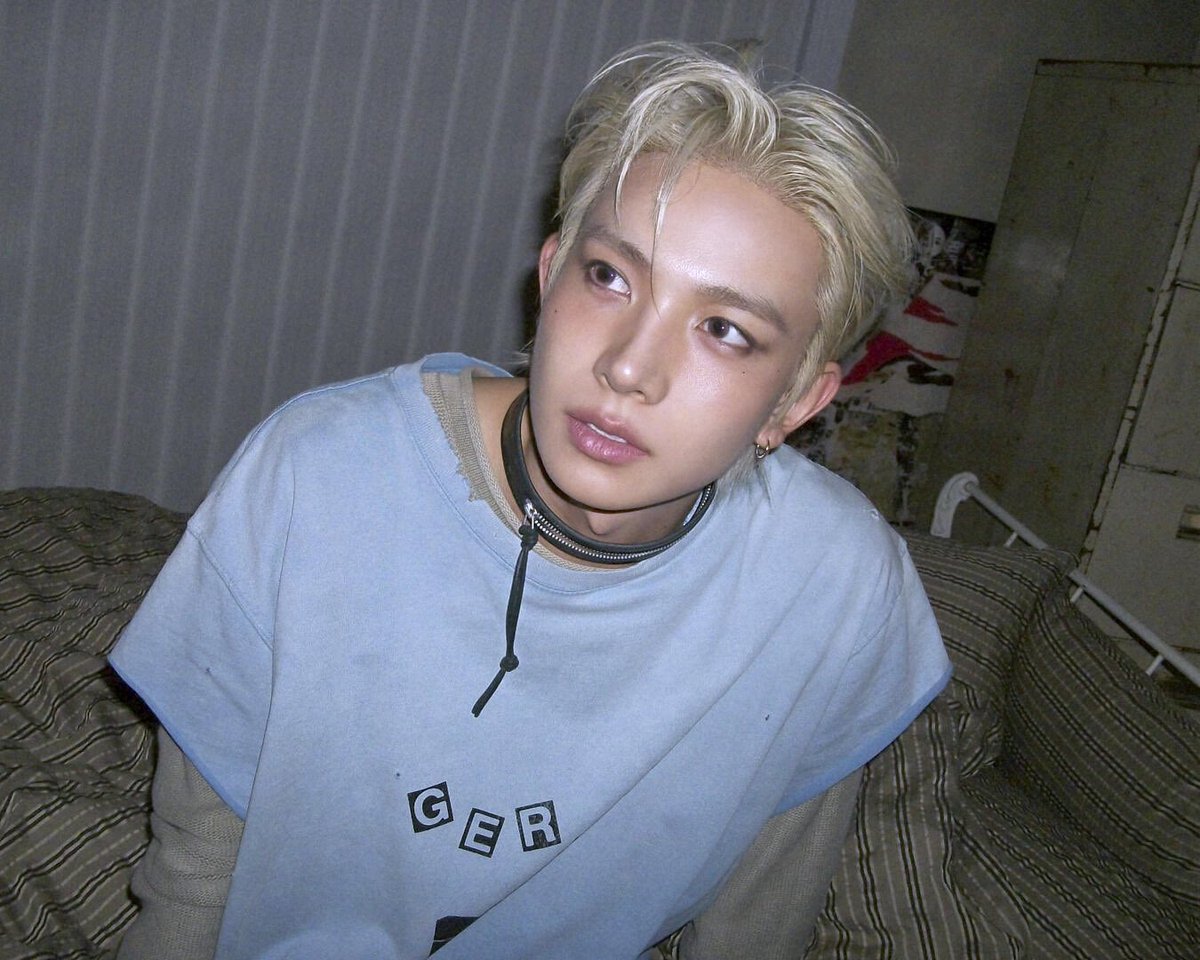 bambiestboy's tweet photo. i need to kiss whoever is doing his makeup https://t.co/kYitY59s7C