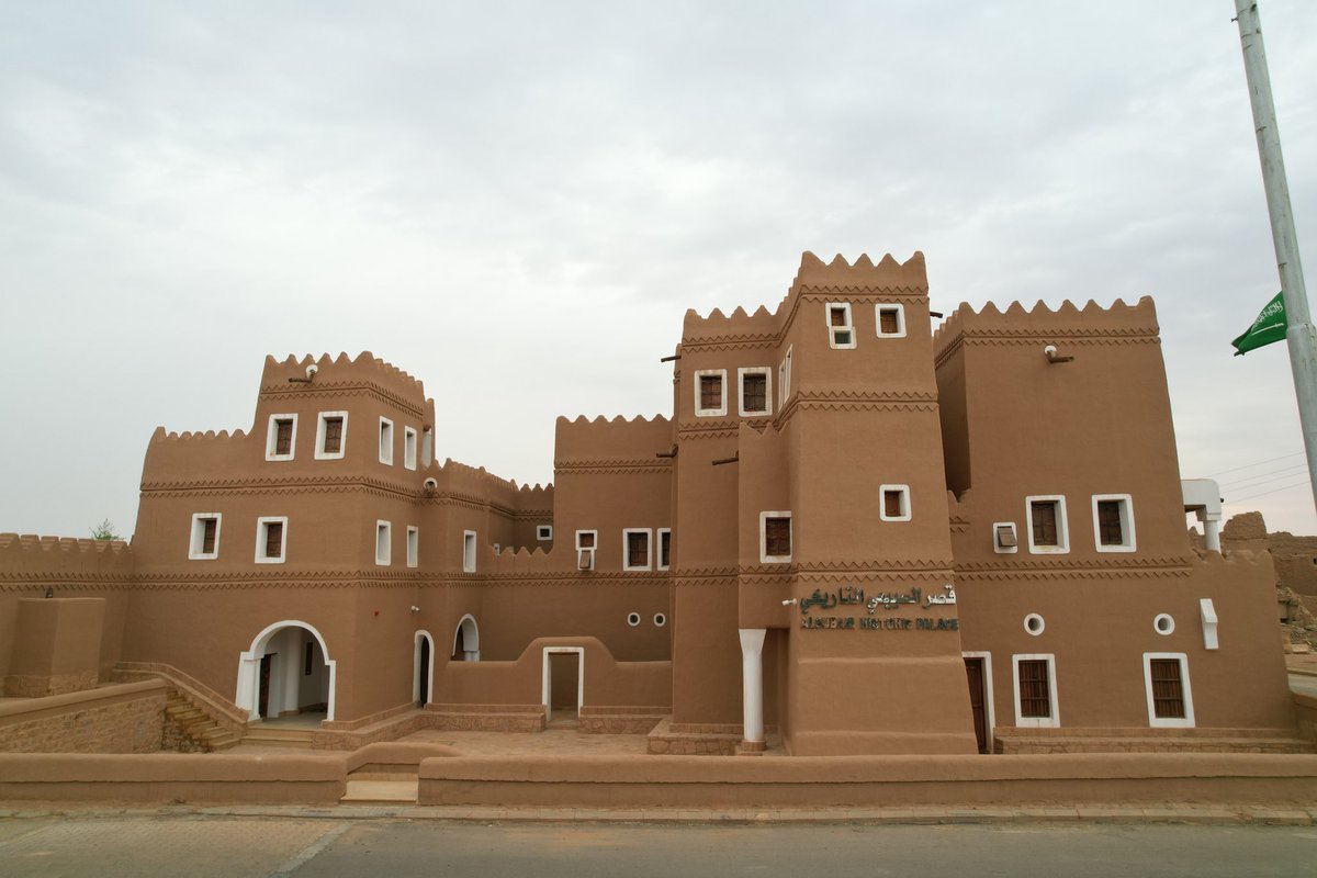 ALMUTAIRI__NAIF's tweet photo. تشرفت يوم الاثنين 
الموافق ٢٩/ ١٢/ ١٤٤٧هـ - ١٥/ ٦/ ٢٠٢٦م 
كمرشد سياحي مرافقة #سفيرة_جمهورية_فنلندا 
لدى المملكة السيدة #آنو_إيريكا_فيليانين
في زيارة #البلدة_التاريخية_محافظة_شقراء 
جولة في البلدة - زيارة #قصر_السبيعي_التاريخي 
- زيارة #مسرح_المهندس_محمد_سعد_البواردي https://t.co/c1PQGr6piv