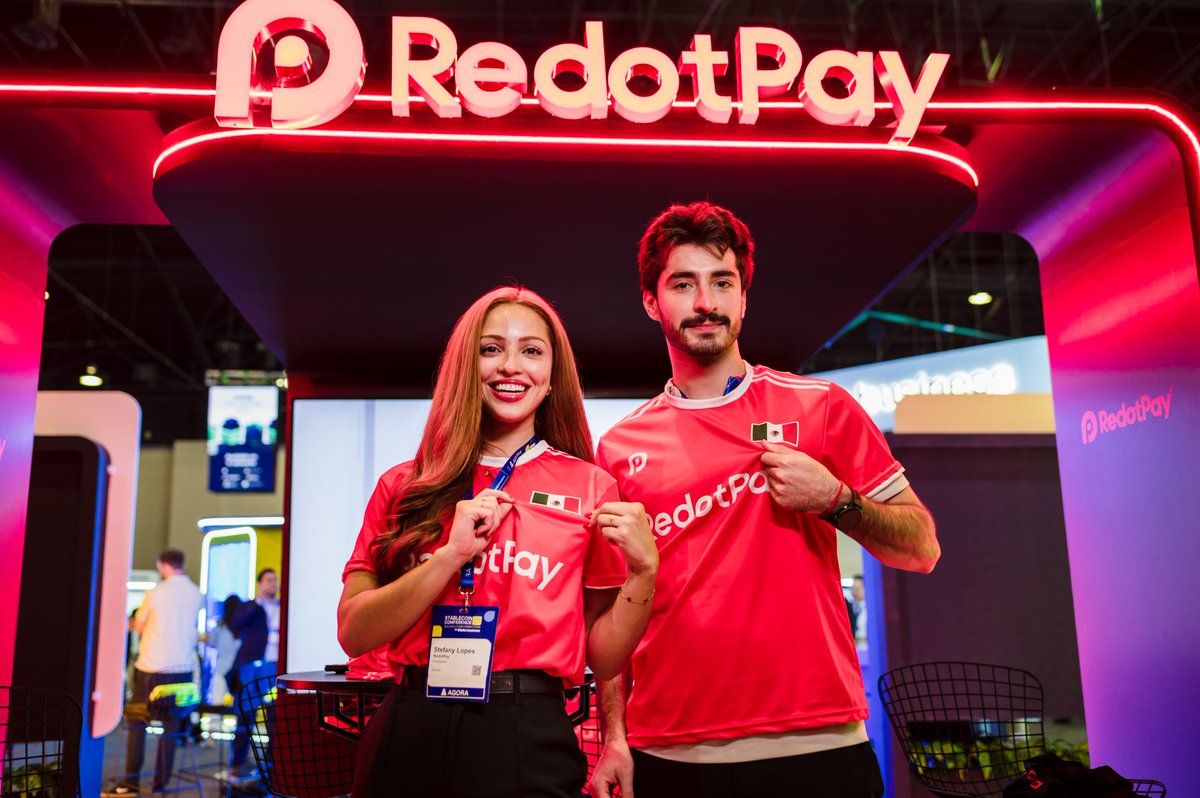 RedotPay_AR's tweet photo. من 1 لـ10… كم تقيمون قميص #RedotPay؟ 👀🔥 https://t.co/csCgi8hMpV