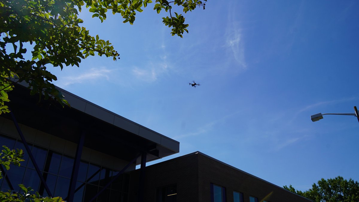 HenricoCTE's tweet photo. Students in a couple of Summer Career Camp classes were able to talk with Henrico County Schools Communications Department reps who were there to show off their drone skills. #HenricoCTE #LifeReady #drones #DroneSafety #DroneCareer https://t.co/q0RmxNXOkV