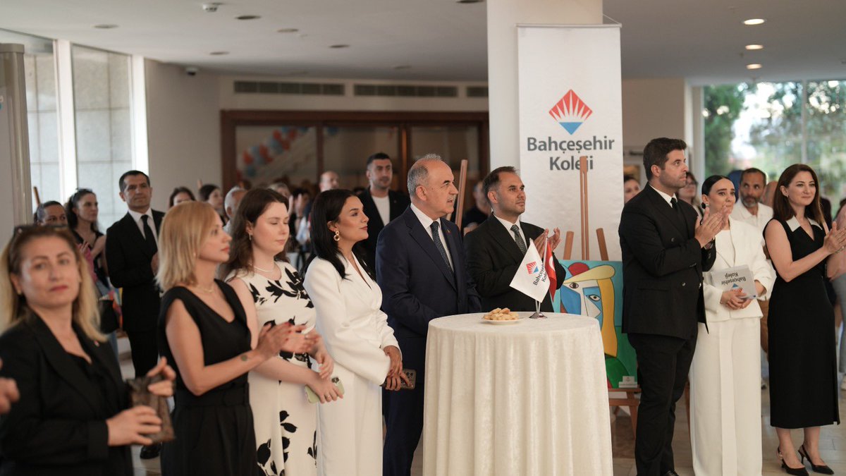 BahcesehirOrdu's tweet photo. 🎨 Resim Sergimizi, yoğun veli katılımı ve değerli protokol üyelerimizin teşrifleriyle Ordu Kültür ve Sanat Merkezi’nde açtık.

Öğrencilerimizin emek ve hayal güçleriyle hazırladığı eserler büyük beğeni topladı. Emeği geçen öğrencilerimizi ve öğretmenlerimizi kutluyoruz. 🌟 https://t.co/Ev51Y2GB3F