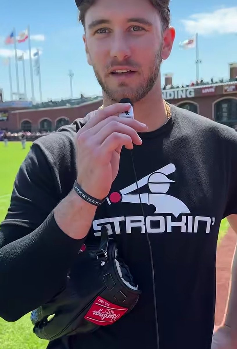 EloyGarcia84's tweet photo. Dear @whitesox 

Release the Strokin’ shirt 

#WhiteSox https://t.co/xIeR5f3SXE