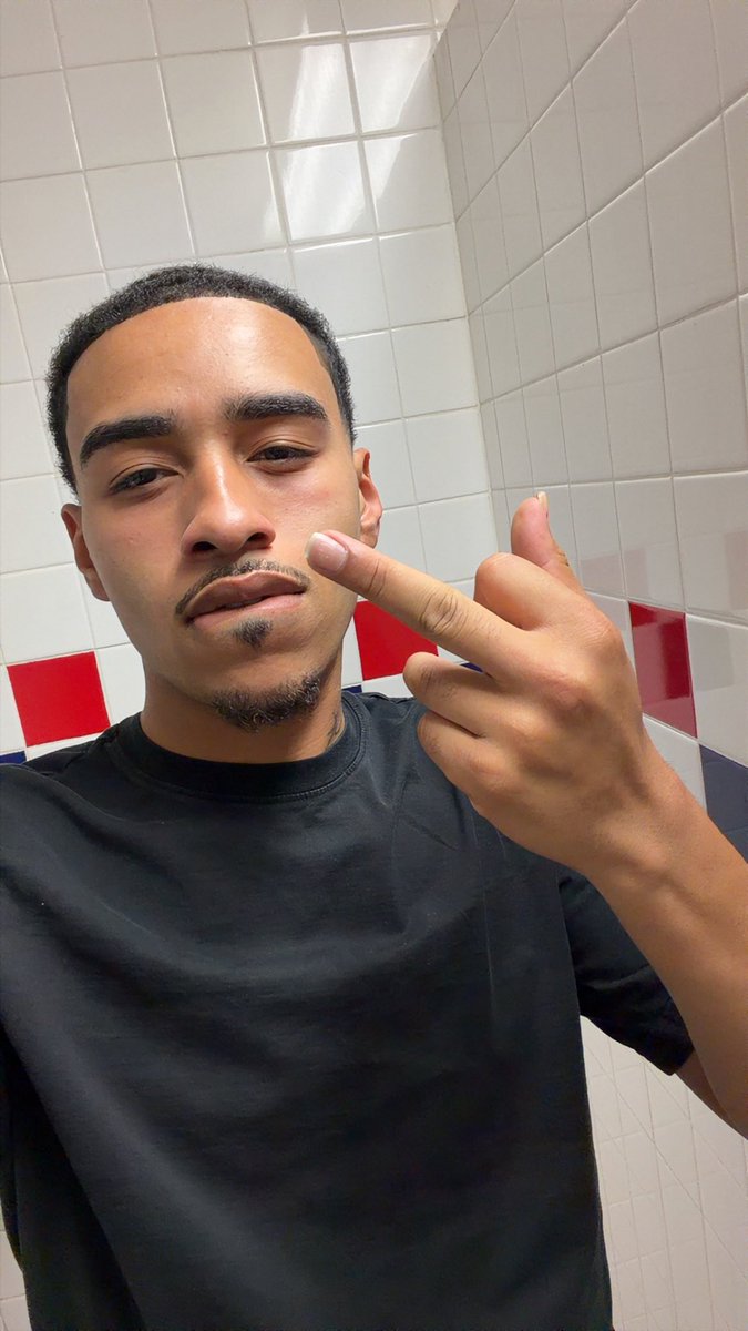 daeseannn's tweet photo. lightskin face fr 😂🫠 #mlm #phx #az https://t.co/2JouTlroXQ