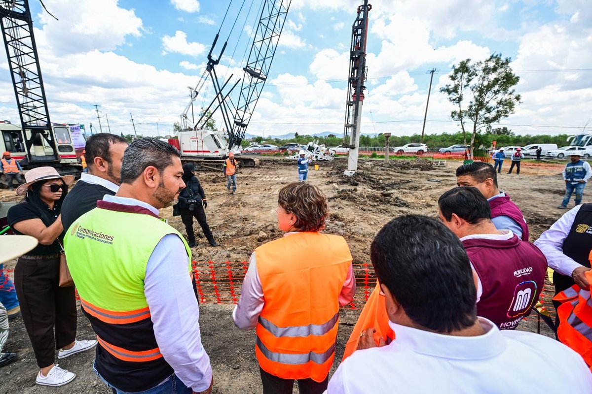 foro1025's tweet photo. En el año de las obras del #Edoméx la gobernadora inicia puente vehicular de 650 millones de pesos: https://t.co/2wkLWCXA9A https://t.co/UqFw39I98c