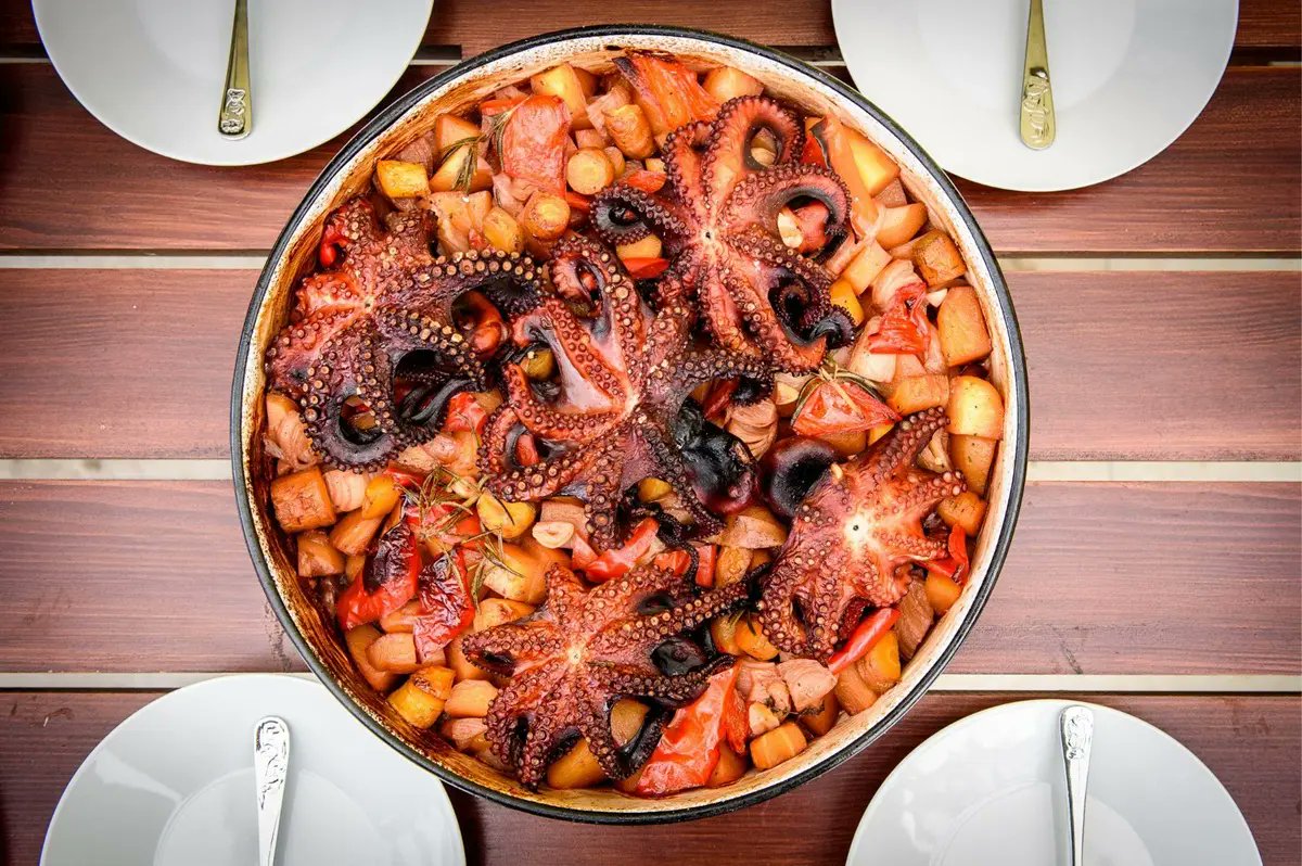 caminoconvos's tweet photo. ⚽️Inglaterra-Croacia
🇬🇧 🇭🇷Un plato que llegó a Inglaterra de la mano de judíos que huían de la Inquisición, ante una cocción bajo una tapa de hierro en Croacia.

El Mundial del fútbol en @fifaworldcup_es 

🍳Las cocinas del mundo en https://t.co/XvPtcsxRFV

#Inglaterra
#Croacia https://t.co/z2WTwLTchs