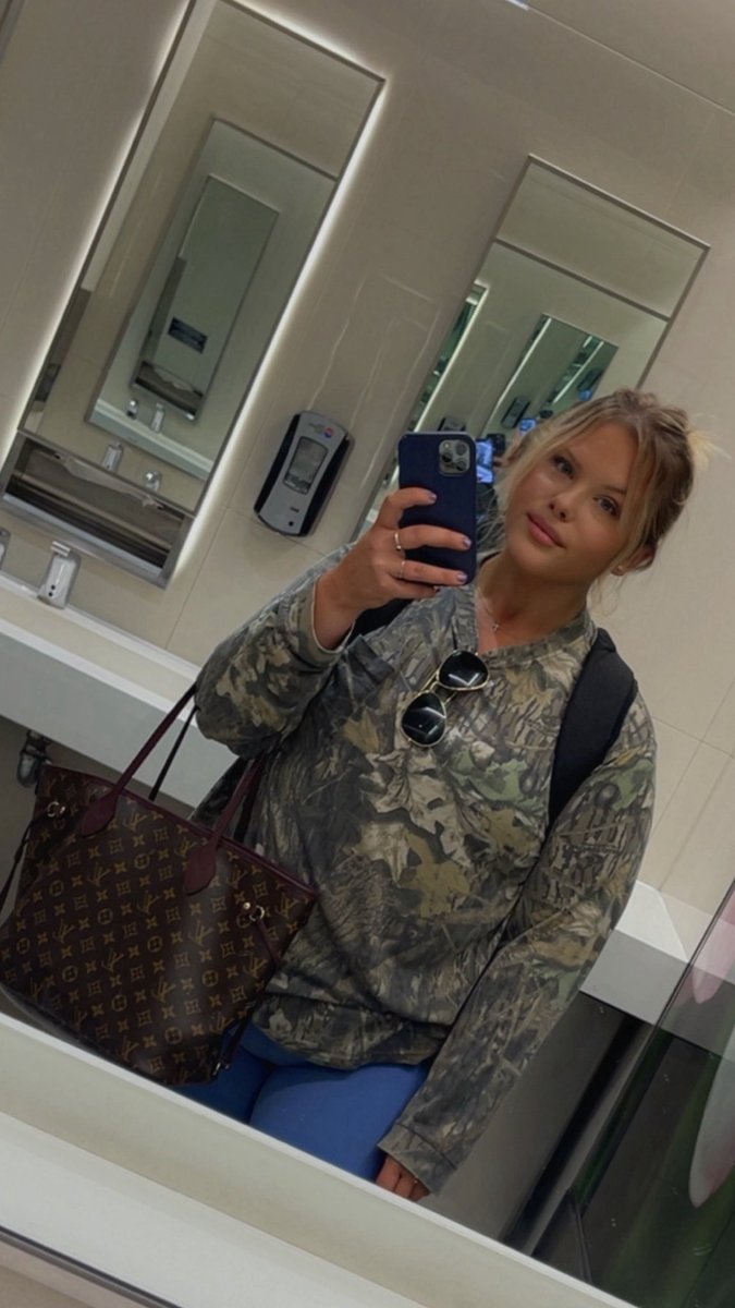 iambiancataylor's tweet photo. I made it to Philly for a couple days! ✈️✈️✈️ https://t.co/I7egkmJ8XB
