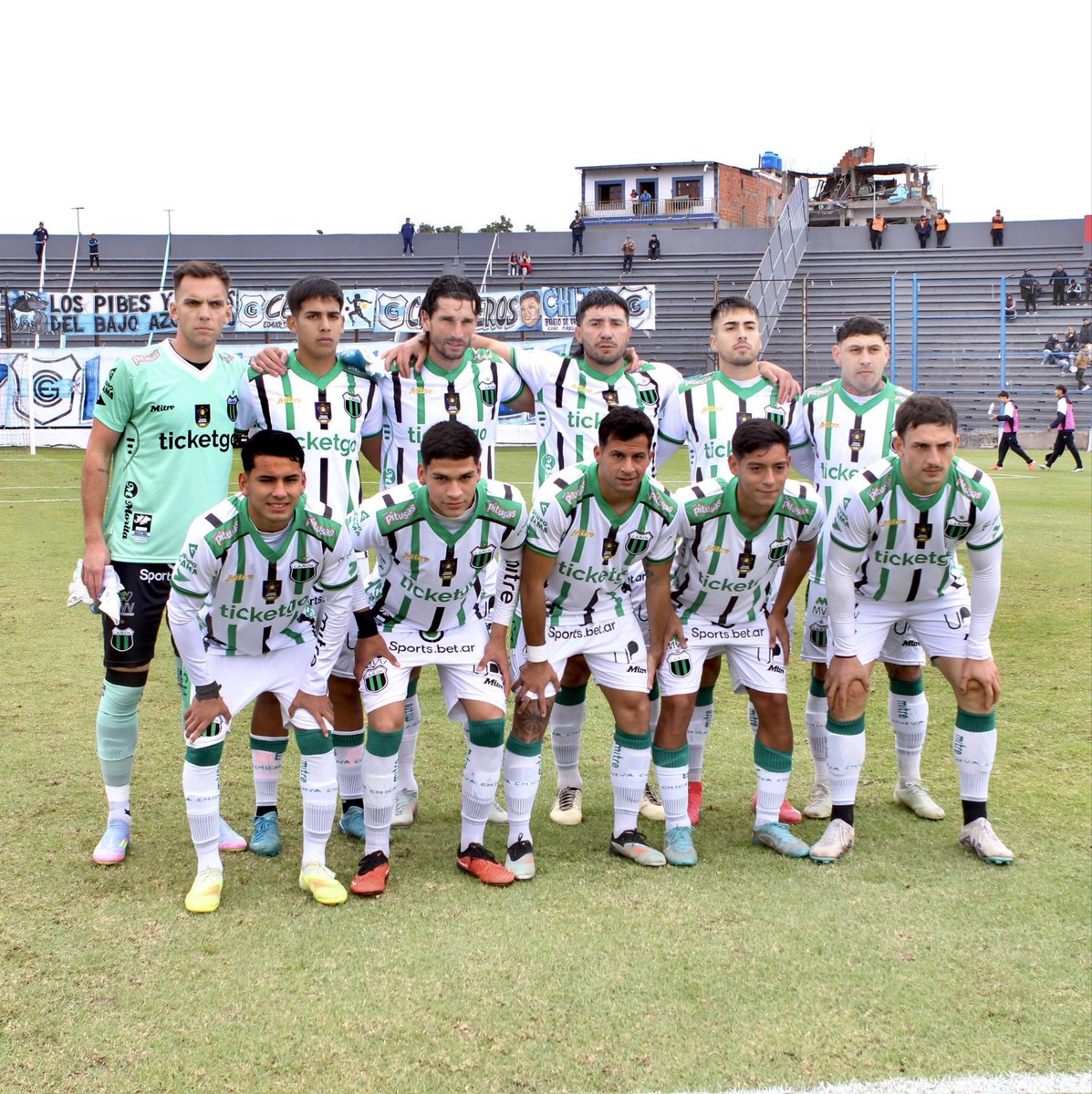 NuevaChicago's tweet photo. ⏱️ Final del partido.

🔵⚪️ 4-0 🟢⚫️ https://t.co/mJ986j9atn