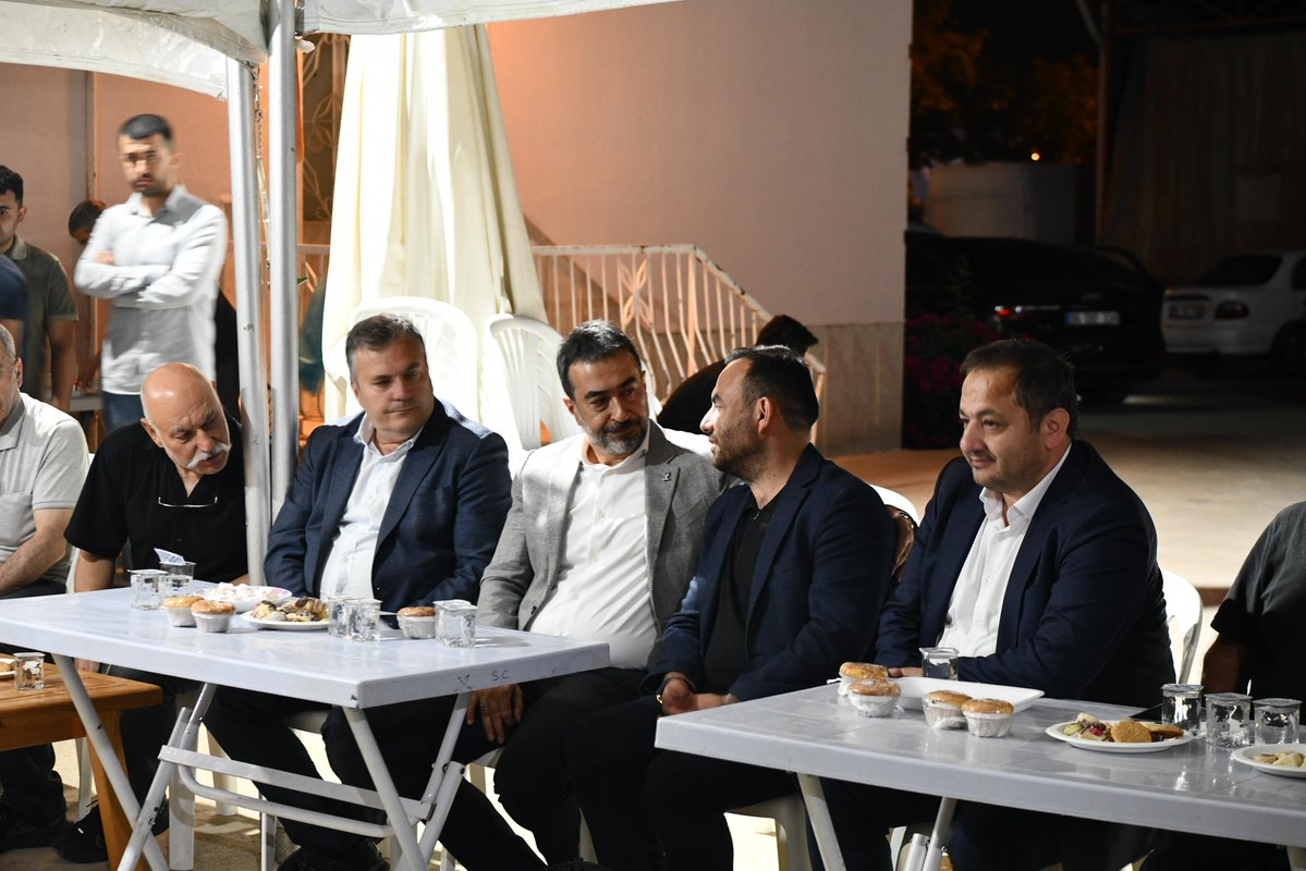 AkpartiAnkara's tweet photo. İl Başkanımız Sn. @hakanhanozcan, İl Yönetim Kurulu Üyemiz Sn. Ali Taşkesti’nin babası, önceki dönem Çubuk İlçe Başkanlarımızdan merhum İlhami Taşkesti’nin vefatı dolayısıyla ailesine taziye ziyaretinde bulundu.

Merhuma Allah’tan rahmet, ailesine sabır ve başsağlığı diliyoruz. https://t.co/ZunyK99MqN