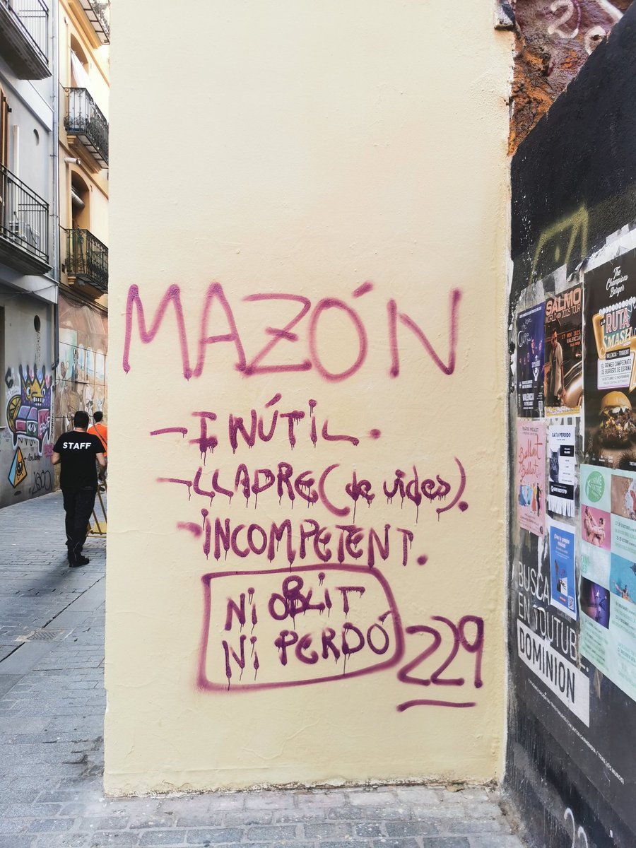 ValldauraD99112's tweet photo. L'hem de mantindre tota la seua vida, treballem per a que suquen les sangoneres. Ha perdut poder però ha guanyat en qualitat de vida; cobra paregut i no en fa ni un brot. Esta peperada es la vergonya naZIonal valenciana. Escampa el poll. https://t.co/NoVajvCfli