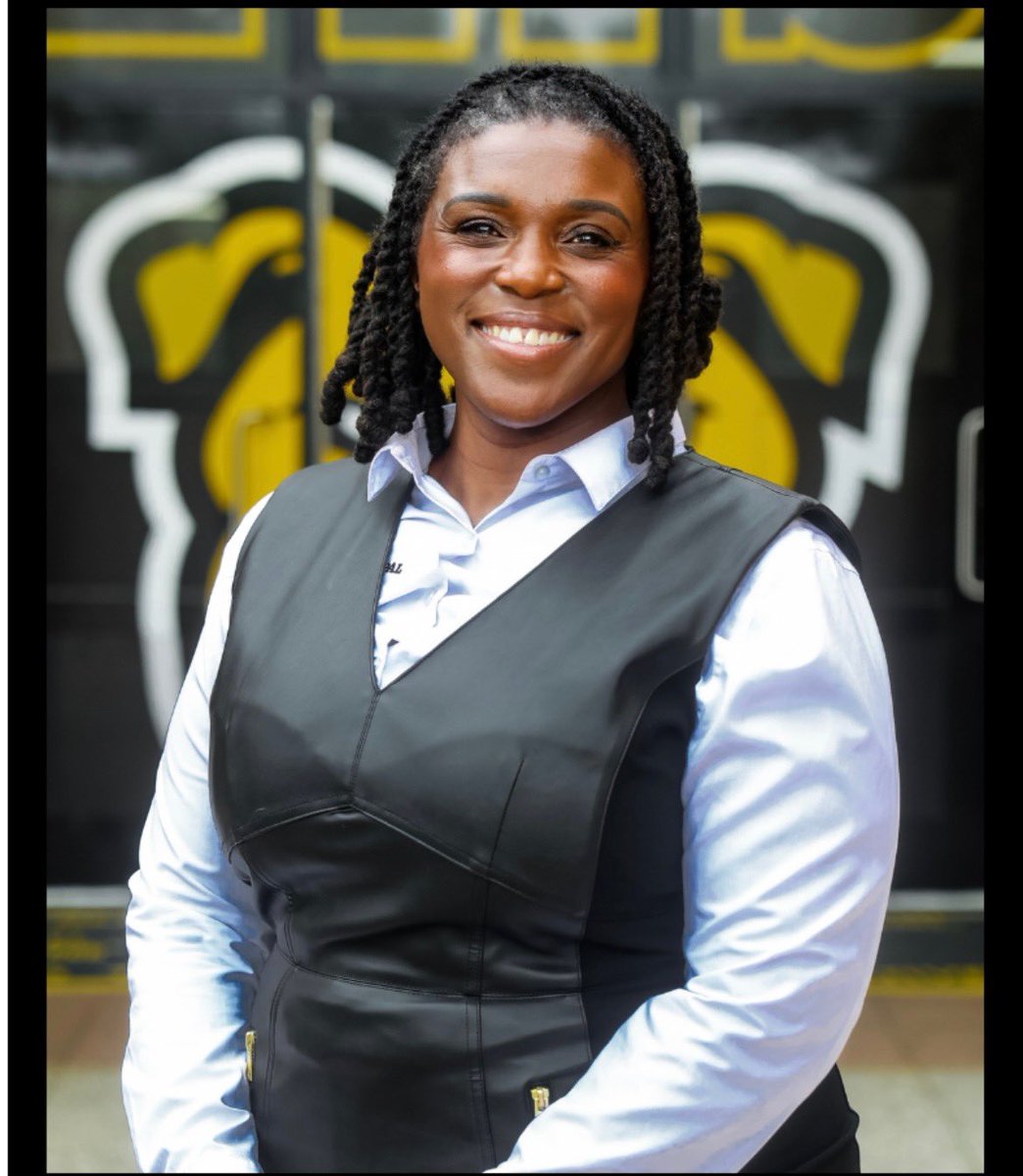 MCWilkinsPhD's tweet photo. Join me in congratulating Dr. Keisha Davis on earning her Doctorate! Your hard work, perseverance, and commitment to excellence have paid off! 
#NewDay #DrKeishaDavis @APDavisLHS @APGreen_LHS @ItsMrHarvey5 @VachealHutchins @sween_the_Dean @LithoniaHigh https://t.co/NCgb3wUIn5