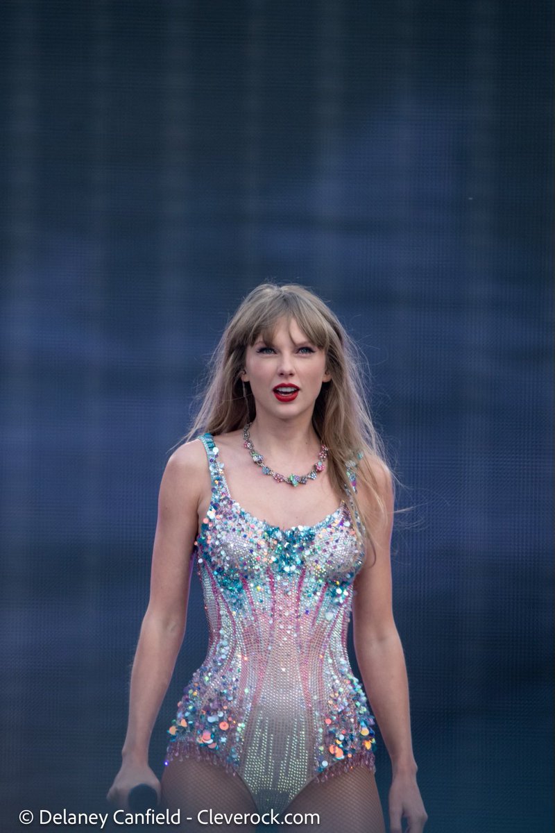 getawaydriver13's tweet photo. 3 years since I photographed Taylor, dropped my camera in my car, ran back into the stadium (you only shoot the first three songs) only to find my seat was front row. Best day of my life @taylorswift13 ✨🥰🫶🏼 https://t.co/SbekWBSOZM