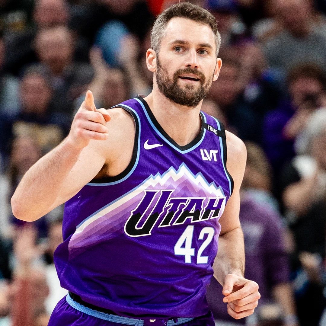 LegionHoops's tweet photo. If LeBron re-signs with the Lakers, Kevin Love could join the Lakers as well, per @MarcJSpears https://t.co/upUwbAONGS