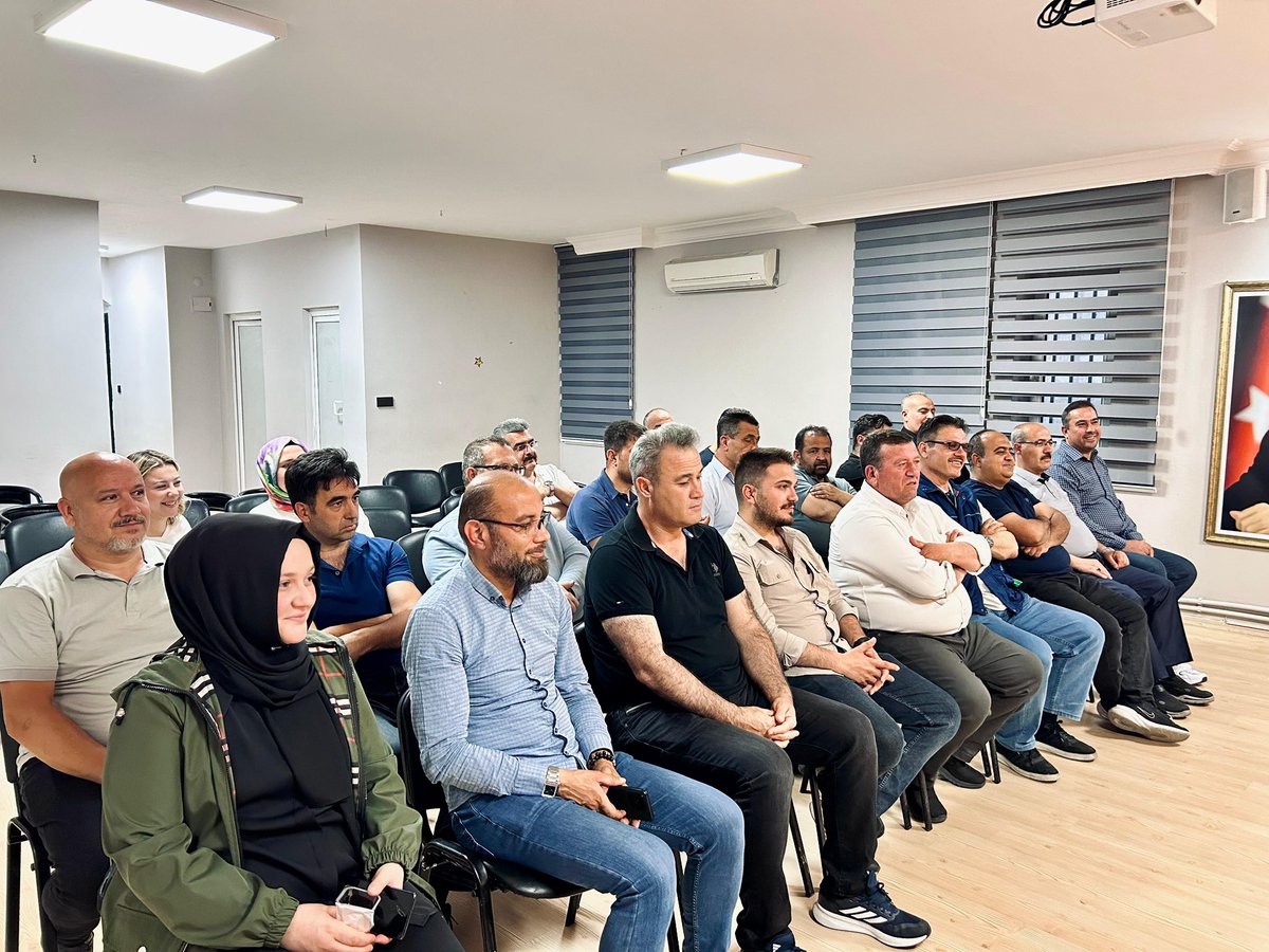 SSonugelen's tweet photo. Merkez İlçe Başkanlığı haftalık olağan toplantımızı tamamladık. Çalışmalarımızı gözden geçirip gündemimizdeki konular üzerine değerlendirmelerde bulunduk. Alınan kararların teşkilatımız ve ilçemiz için hayırlara vesile olmasını diliyoruz. https://t.co/cXu0QHZFCz