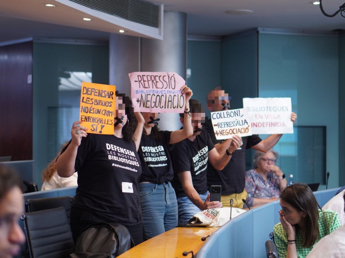 defensembiblios's tweet photo. 🚨 Denunciem a la Comissió de Drets socials la repressió contra la plantilla

📢 Mentrestant, les negociacions continuen encallades i sense avenços significatius. Sembla que les gerències de RH no estan aplicant el mandat polític de resoldre el conflicte🤬

#vagabiblioteques https://t.co/WZ9ITXhWiq