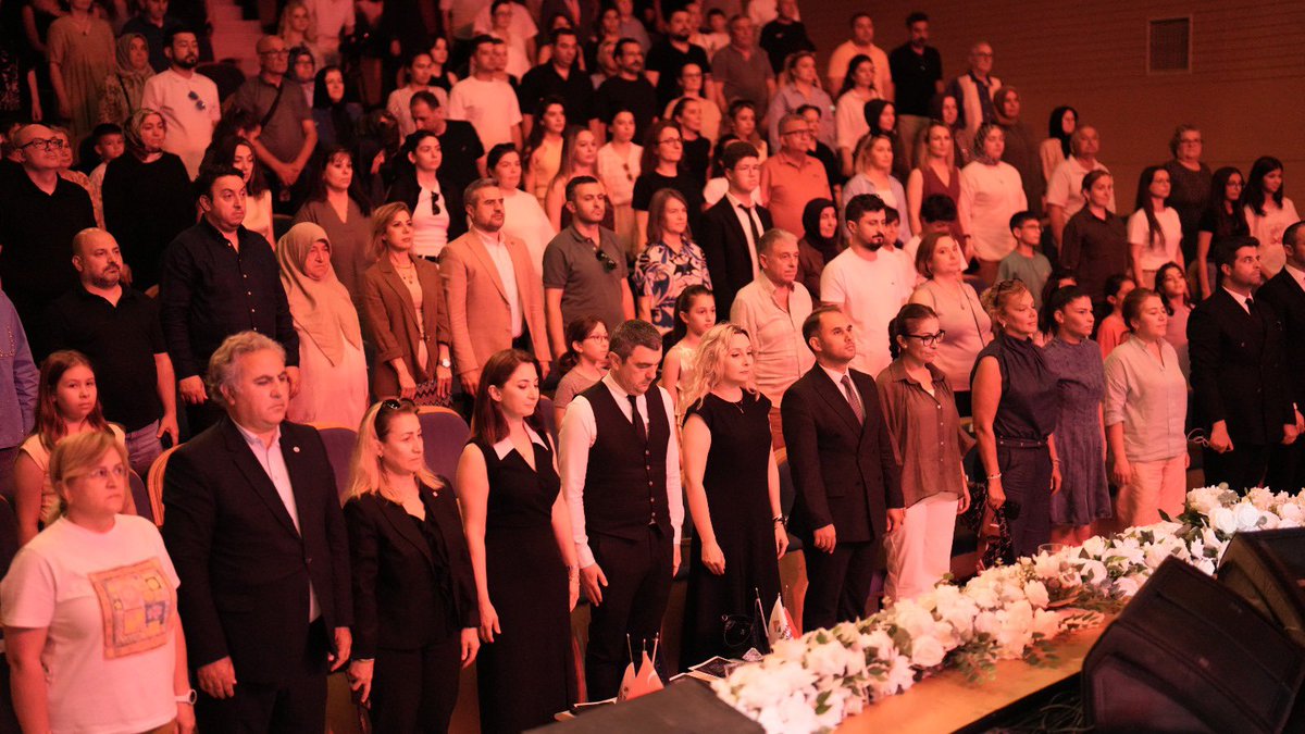 BahcesehirOrdu's tweet photo. 🎼 Müzik zümremizin öncülüğünde hazırlanan Türk Halk Müziği Veli Korosu Konseri’ni yoğun katılımla gerçekleştirdik.

Sahne alan velilerimiz, performanslarıyla büyük beğeni toplarken türkülerin birleştirici gücüyle unutulmaz bir gece yaşadık. ✨

#BahçeşehirKoleji https://t.co/FJpbF4ai5n